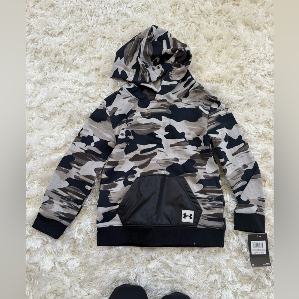 NWT boys Under Armour hoody sweatshirt.